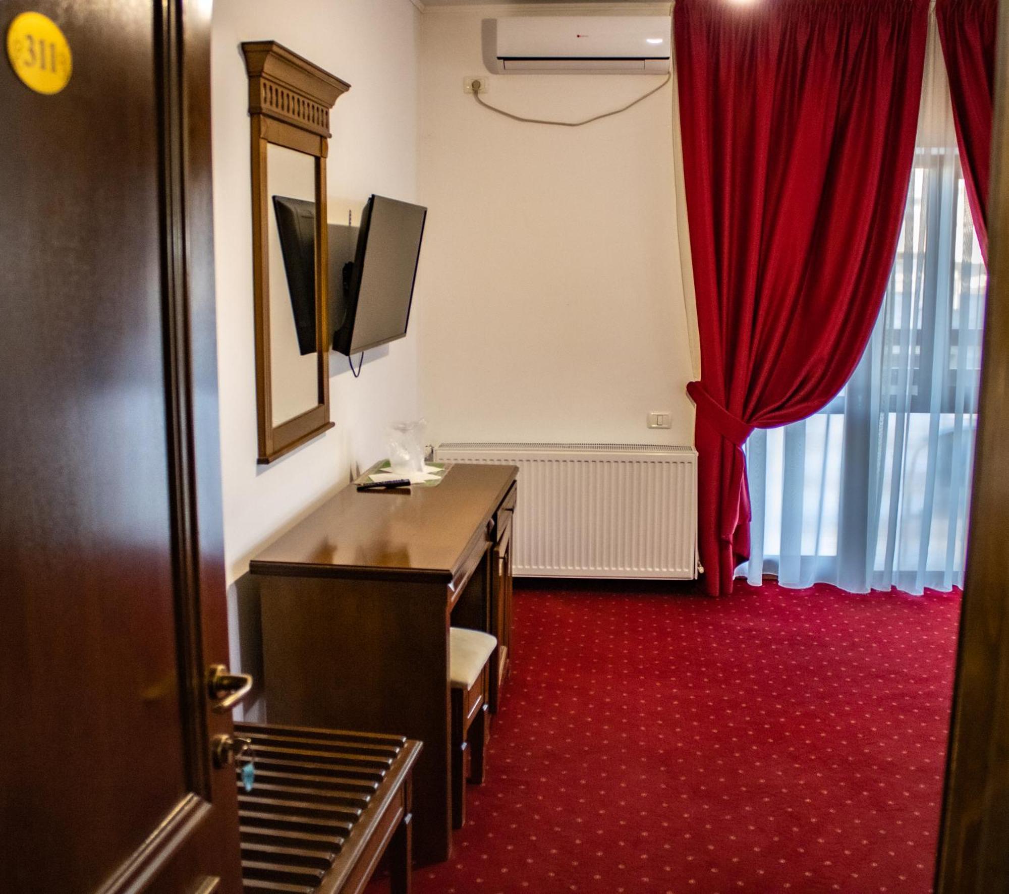 Hotel Rebis Брэила Экстерьер фото