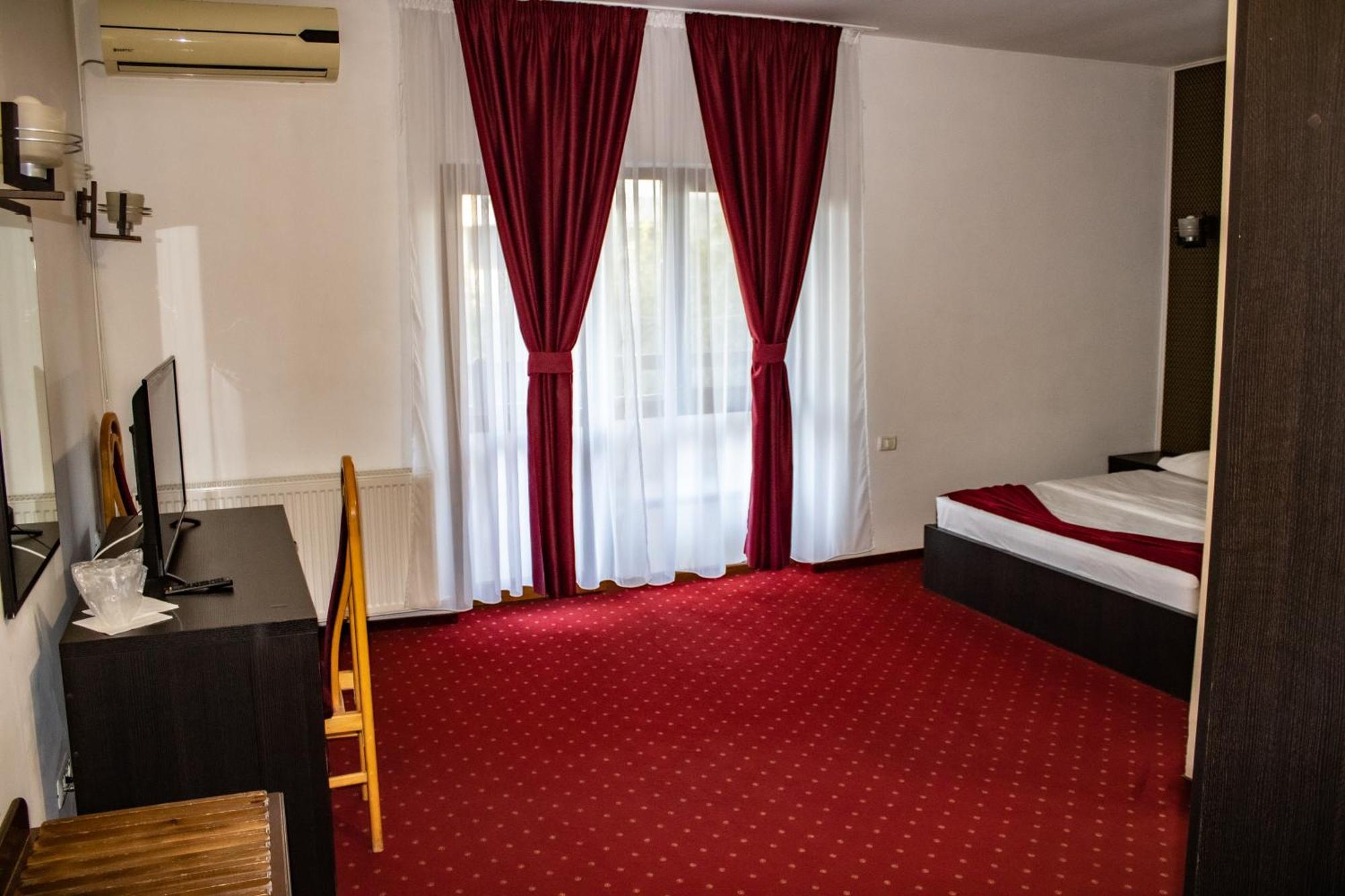 Hotel Rebis Брэила Экстерьер фото