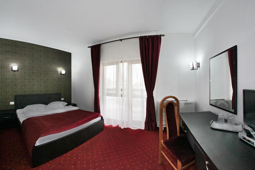 Hotel Rebis Брэила Экстерьер фото